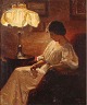"Interiør med kvinde ved lampeskær" Olie maleri på lærred i mahogni ramme.